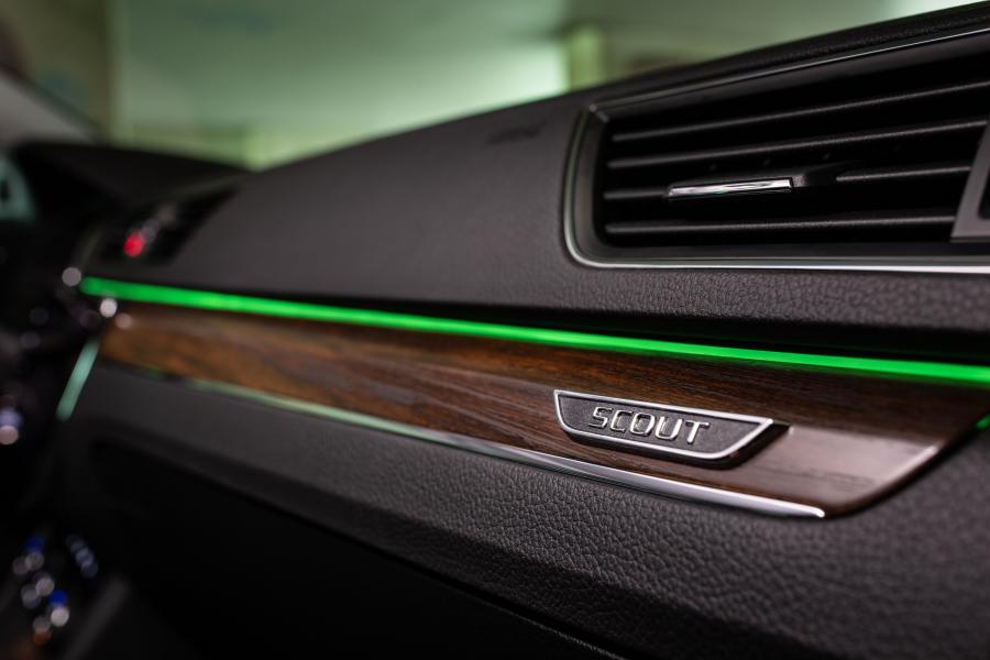 Детали интерьера Skoda Superb Scout 2019 года  (WW) (фото 61 из 72)
